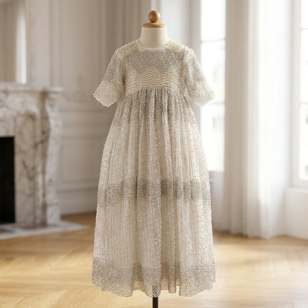 Mila handbesticktes Taufkleid